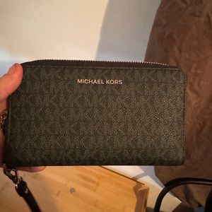 Michael kors wallet